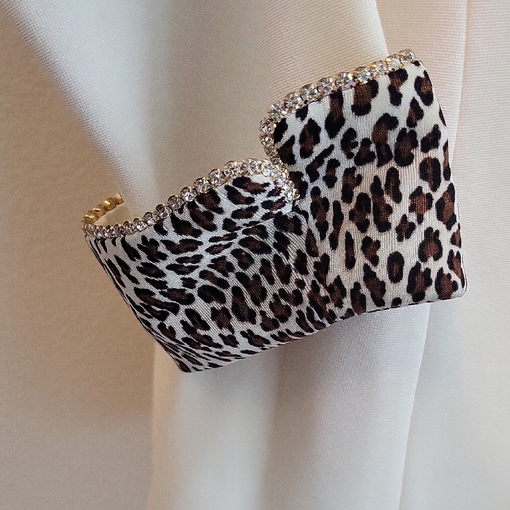 Chic Cache Cream Diamond (faux) & Leopard Accent Blazer & Skirt 2 Piece Set - Picture 7 of 16
